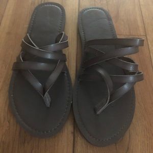 Universal threads sandals